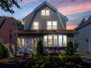 420 Windsor Pl, Oceanside, NY 11572