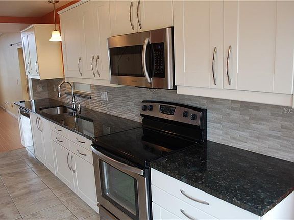 4th image of 3202 Parkside Ct