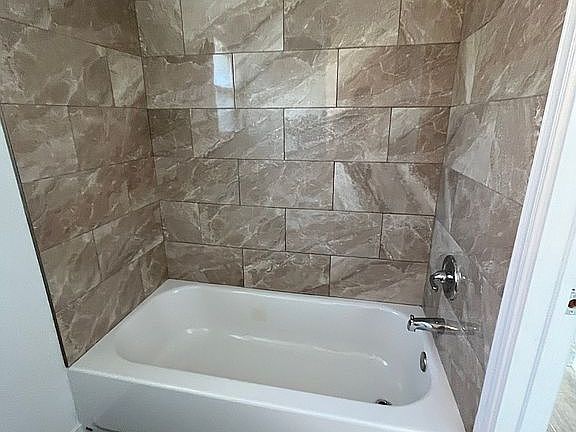 5th image of 10217 Silver Strand Pl