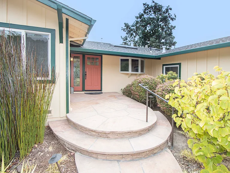 8 Azalea Dr — Photo 25