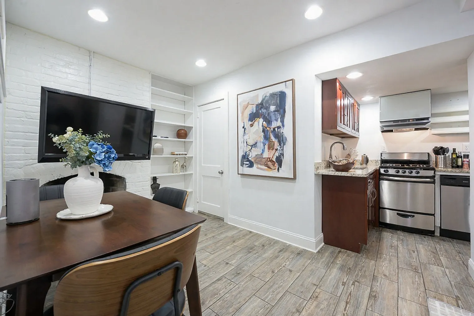1 bed, 1.0 bath, 4843 sqft, $3,013 — Photo 2
