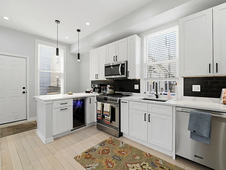 1518 W Melrose St #CH — Photo 7