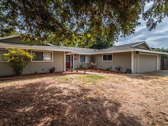 3rd image of 3830 Thornwood Dr