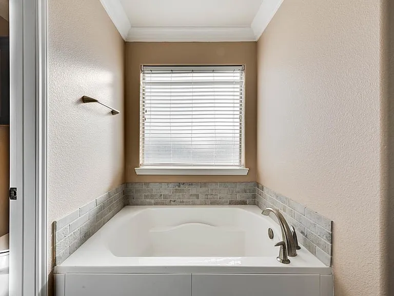 618 Juniper Ct — Photo 22