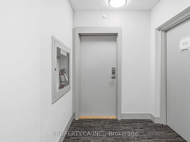 508 Wellington St W #809 — Photo 16