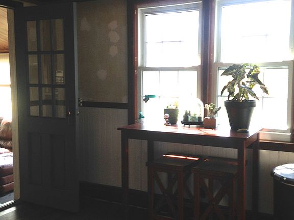 5th image of 129 Richmond Ave