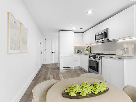 4th image of 2218 Ocean Ave #5F