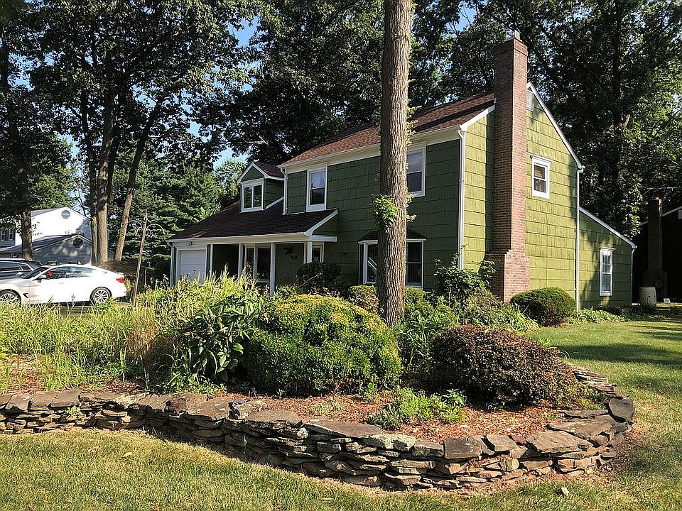 2nd image of 27 Crown Rd