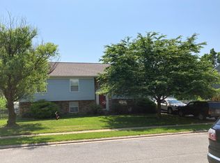 496 Crosswinds Dr, Charles Town, WV 25414