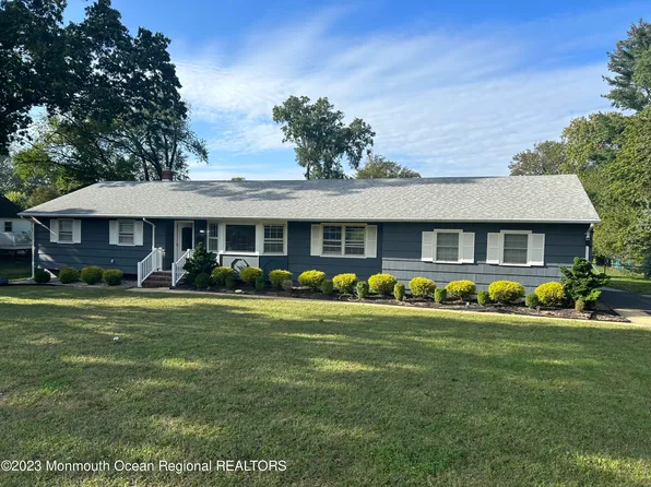 1 Michaels Ct, Oakhurst, NJ 07755