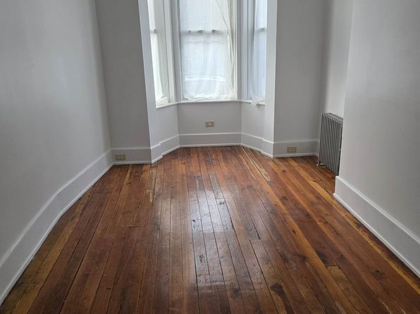 160 Russell St APT 1L