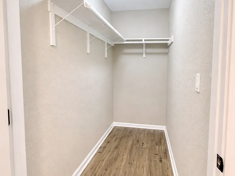 215 E Lubbock St — Photo 16
