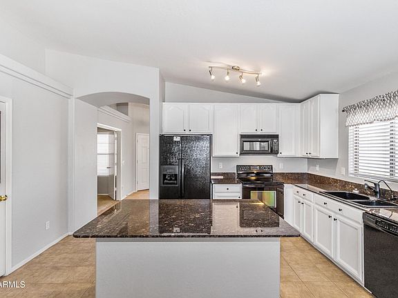 3rd image of 1652 E San Xavier Dr
