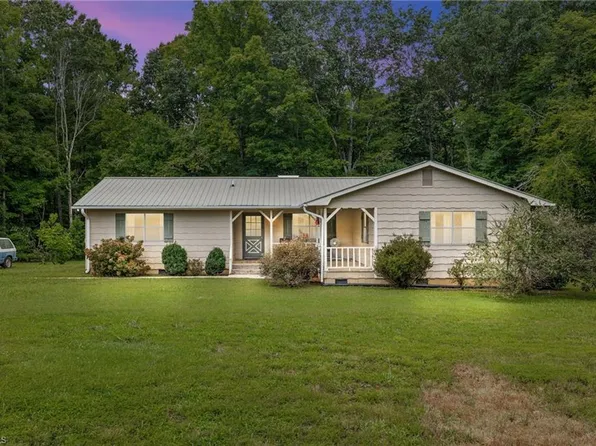 4495 Island Ford Rd, Sophia, NC 27350