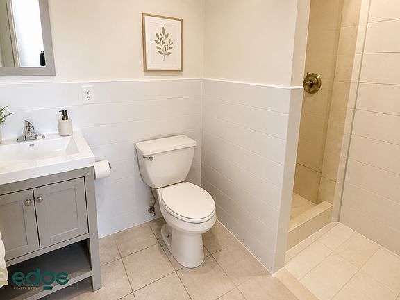 5th image of 210 Cook St APT 204