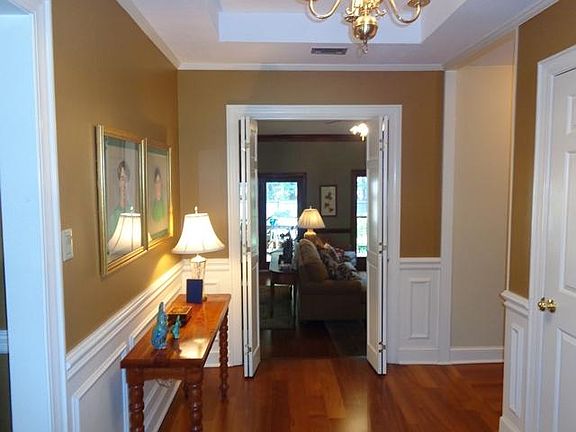4th image of 105 Lesley Ln
