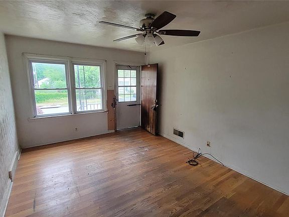 3rd image of 2134 Esther Ave