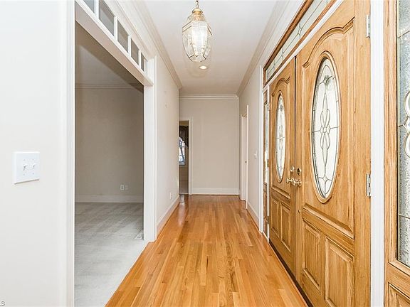 3rd image of 6407 Glendevon Dr