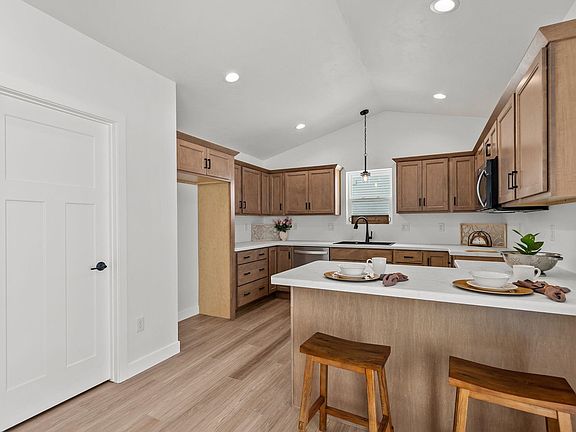4th image of W6882 McAllister Dr