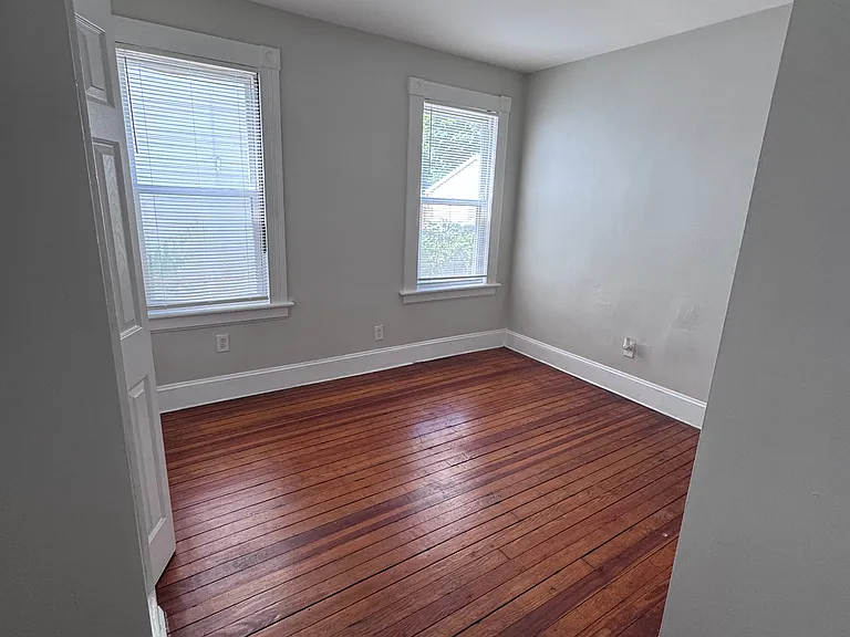 115 Smith St — Photo 17