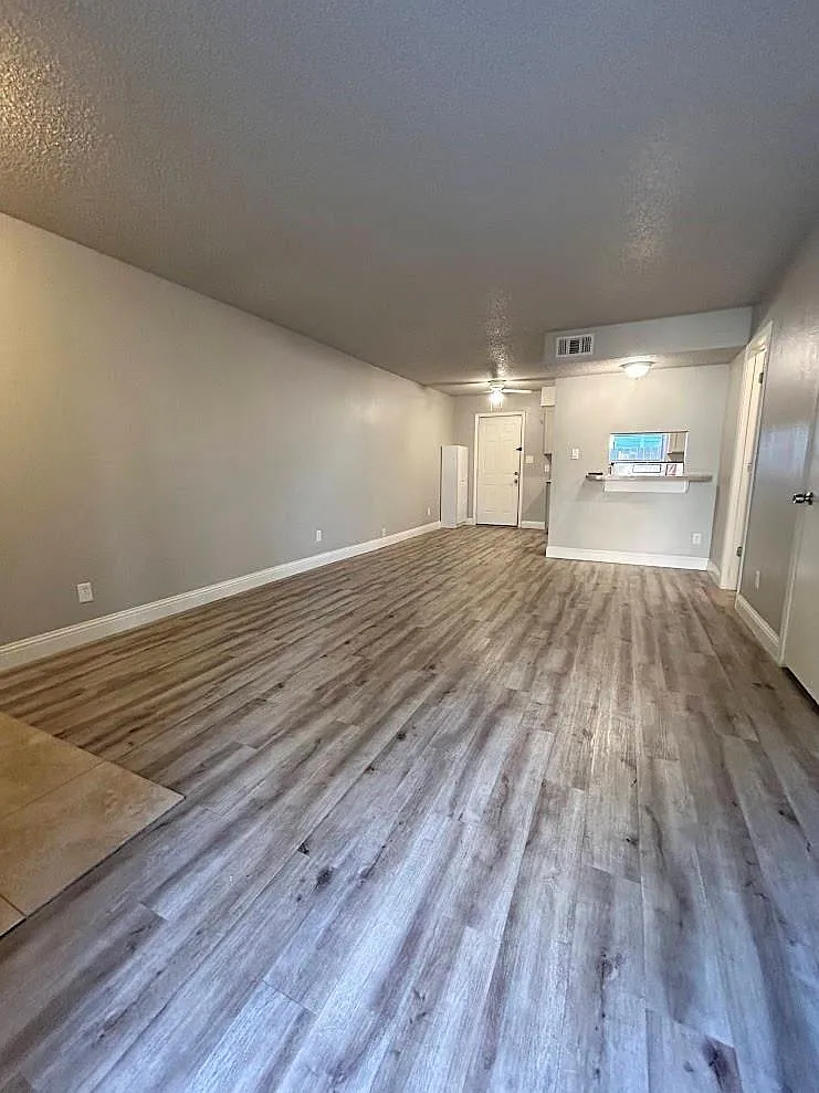 2 bed, 1.5 bath, 1015 sqft, $1,150 — Photo 1