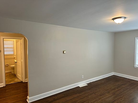 5th image of 800 Warfield Pl