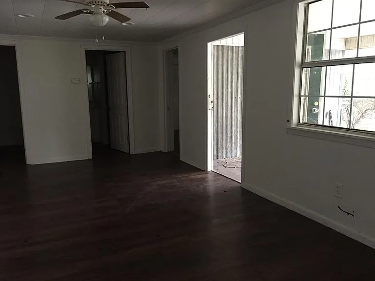 706 Blazier St — Photo 11