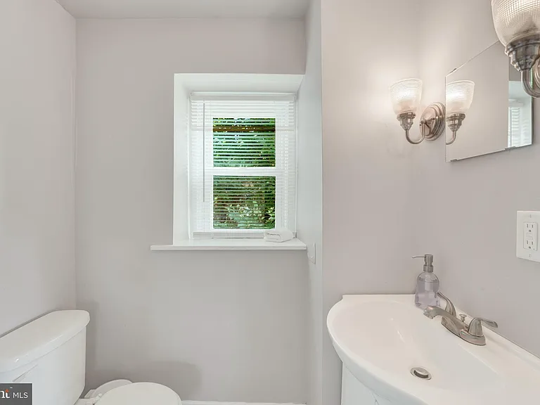 211 Gale Ln — Photo 31