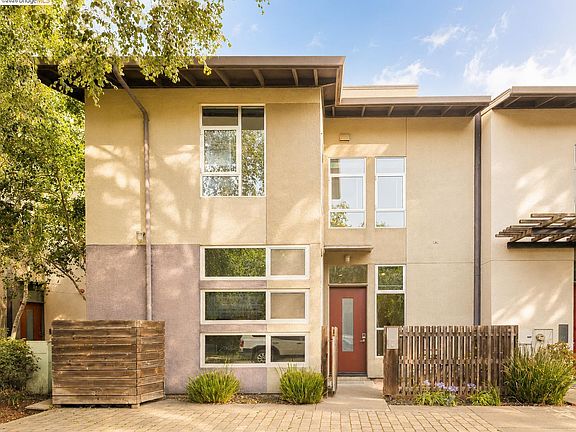 3rd image of 21 Covent Ln
