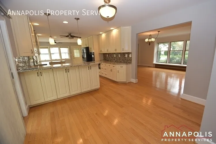 7809 Locust Wood Rd — Photo 8