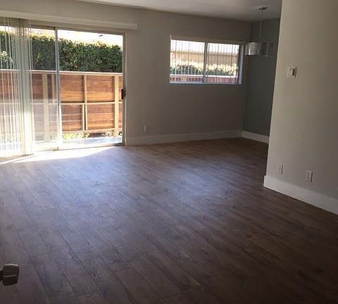 2nd image of 1241 Granville Ave #4sjf1ghtj