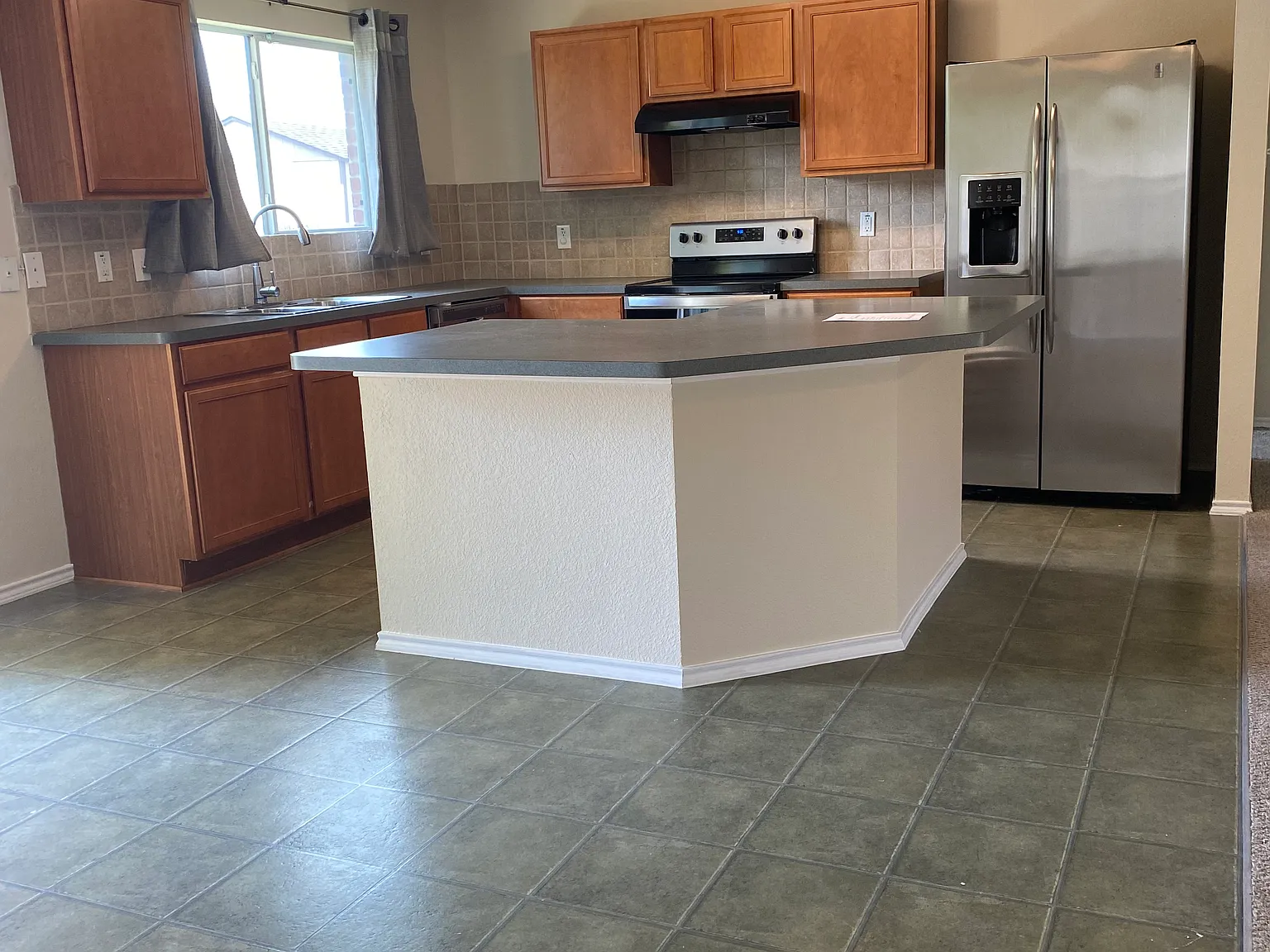 3 bed, 1635 sqft, $2,100 — Photo 3
