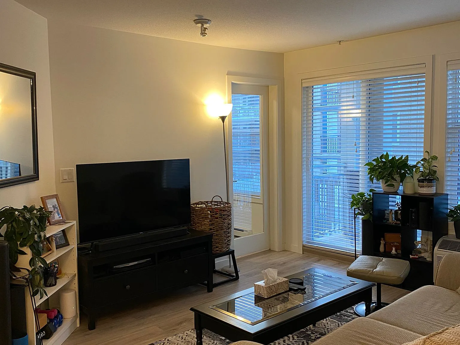 2 bed, 888 sqft, $2,200 — Photo 3
