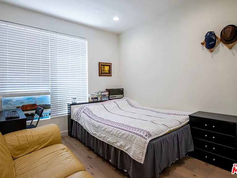 105 S Mariposa Ave #204 — Photo 5