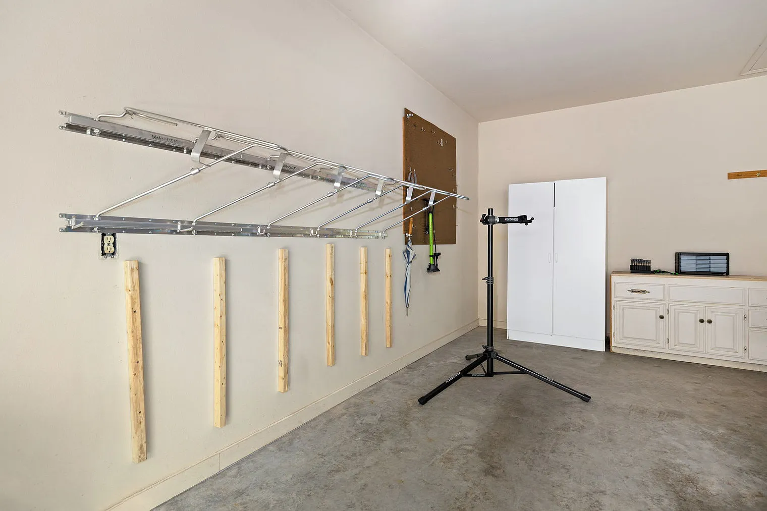3 bed, 2.0 bath, 1776 sqft, $3,543 — Photo 4