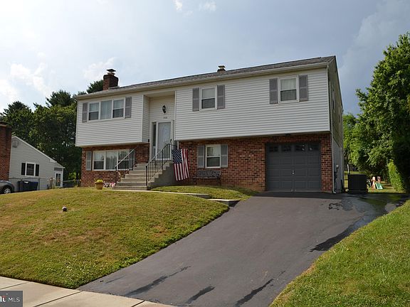 3rd image of 709 Carole Dr