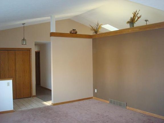 3rd image of 3513 Applewood Ln