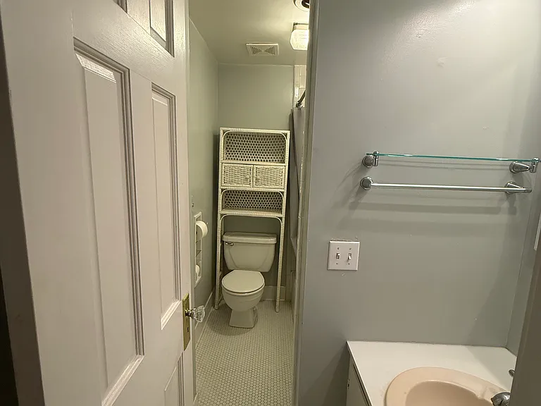 330 Commerce St #4 — Photo 11