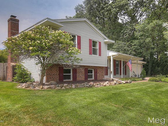 3rd image of 5625 Buthview Dr NE