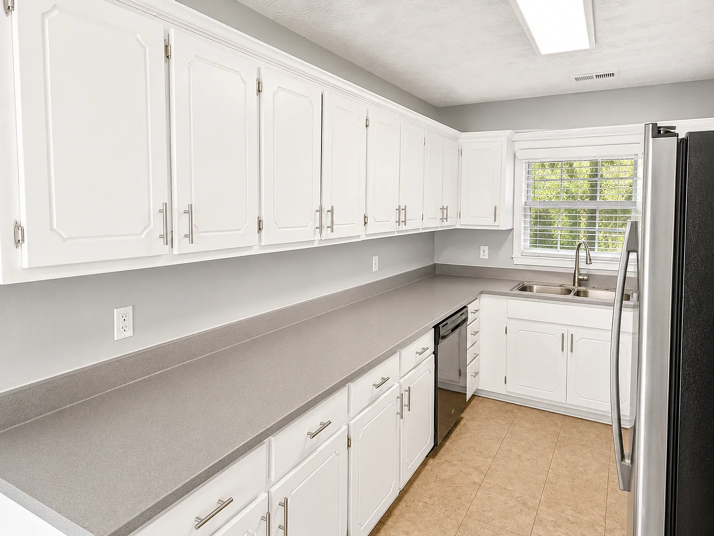 4 bed, 2273 sqft, $2,650 — Photo 4