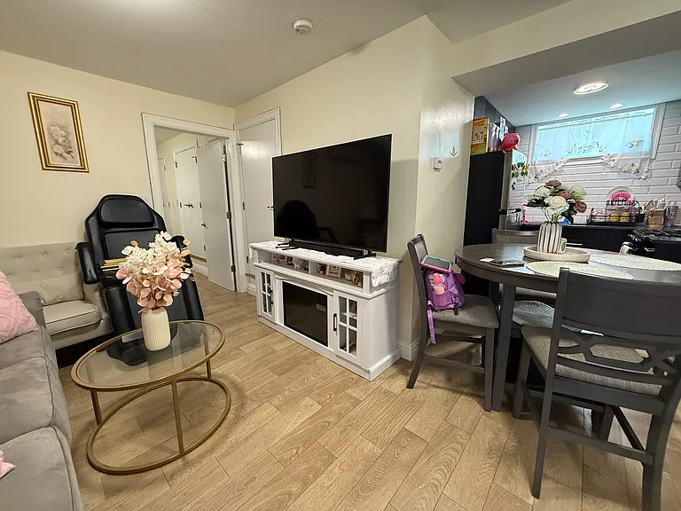 124 Perry Ave #1 — Photo 6