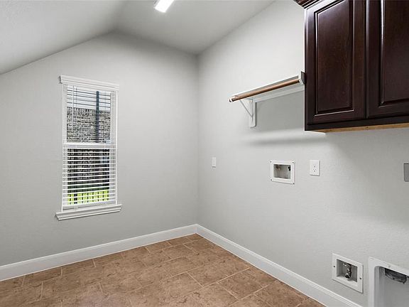 3rd image of 38 Estherwood Pl