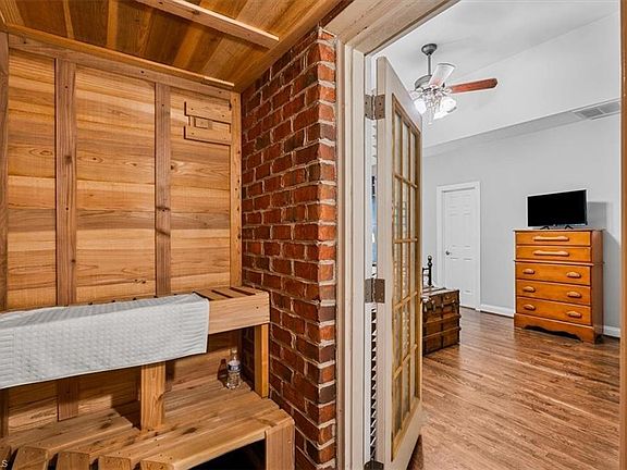2nd image of 1912 Ridge Oaks Ct