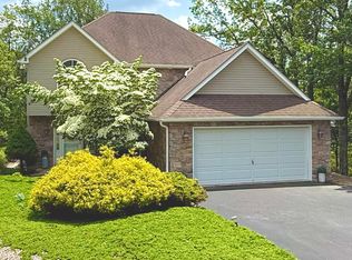8 Glen Abbey Rd, Hazle Township, PA 18202