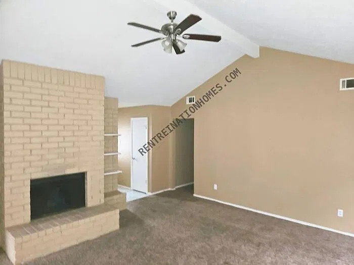 4 bed, 2.0 bath, 1427 sqft, $1,795 — Photo 3