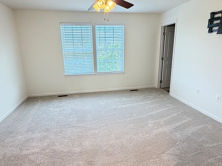 8267 Heritage Crossing Ct — Photo 14