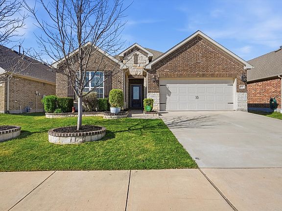 2nd image of 824 Pinnacle Ridge Rd