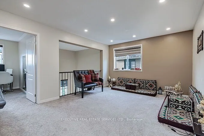 1129 Meighen Way N — Photo 29