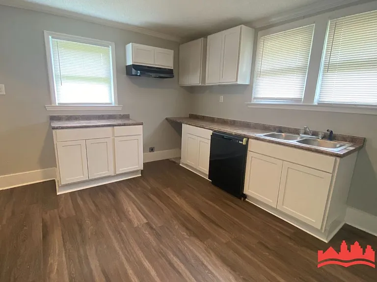 1532 Barton St — Photo 7