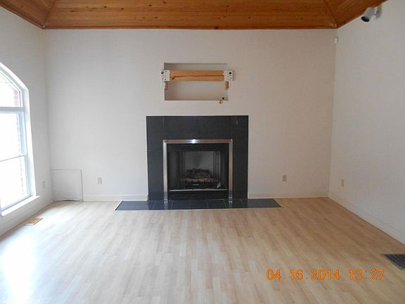 3rd image of 6040 Grant St #58